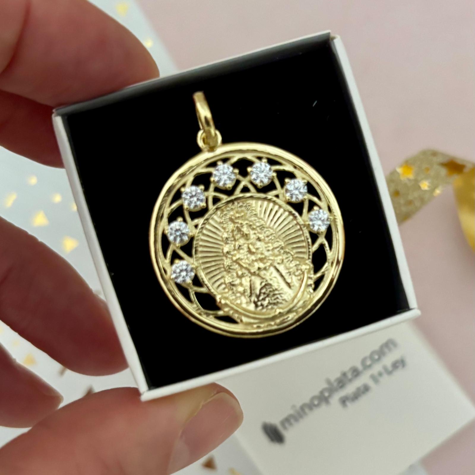 Medalla Virgen del Rocío de Plata de ley chapada en Oro calada con Circonitas 3