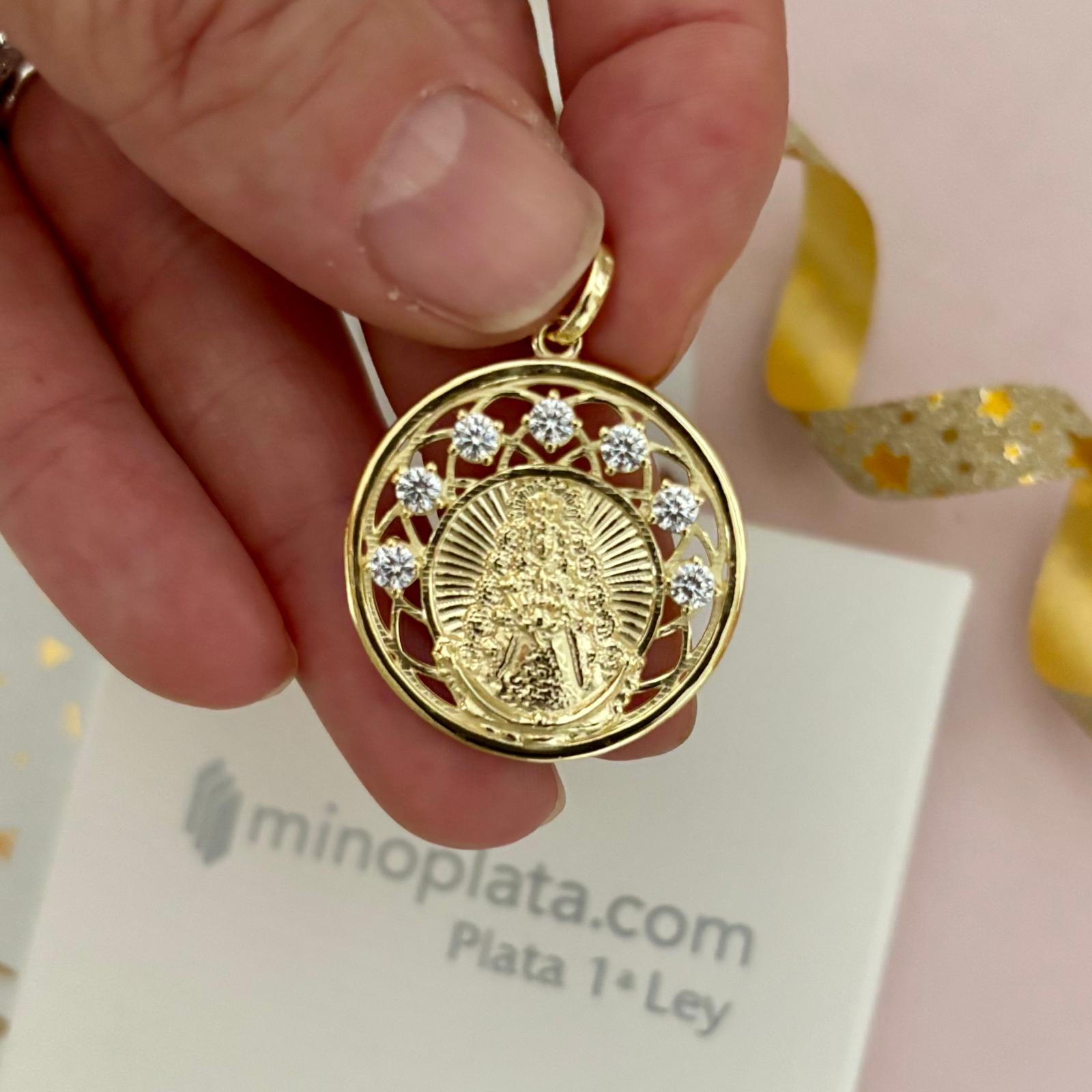 Medalla Virgen del Rocío de Plata de ley chapada en Oro calada con Circonitas