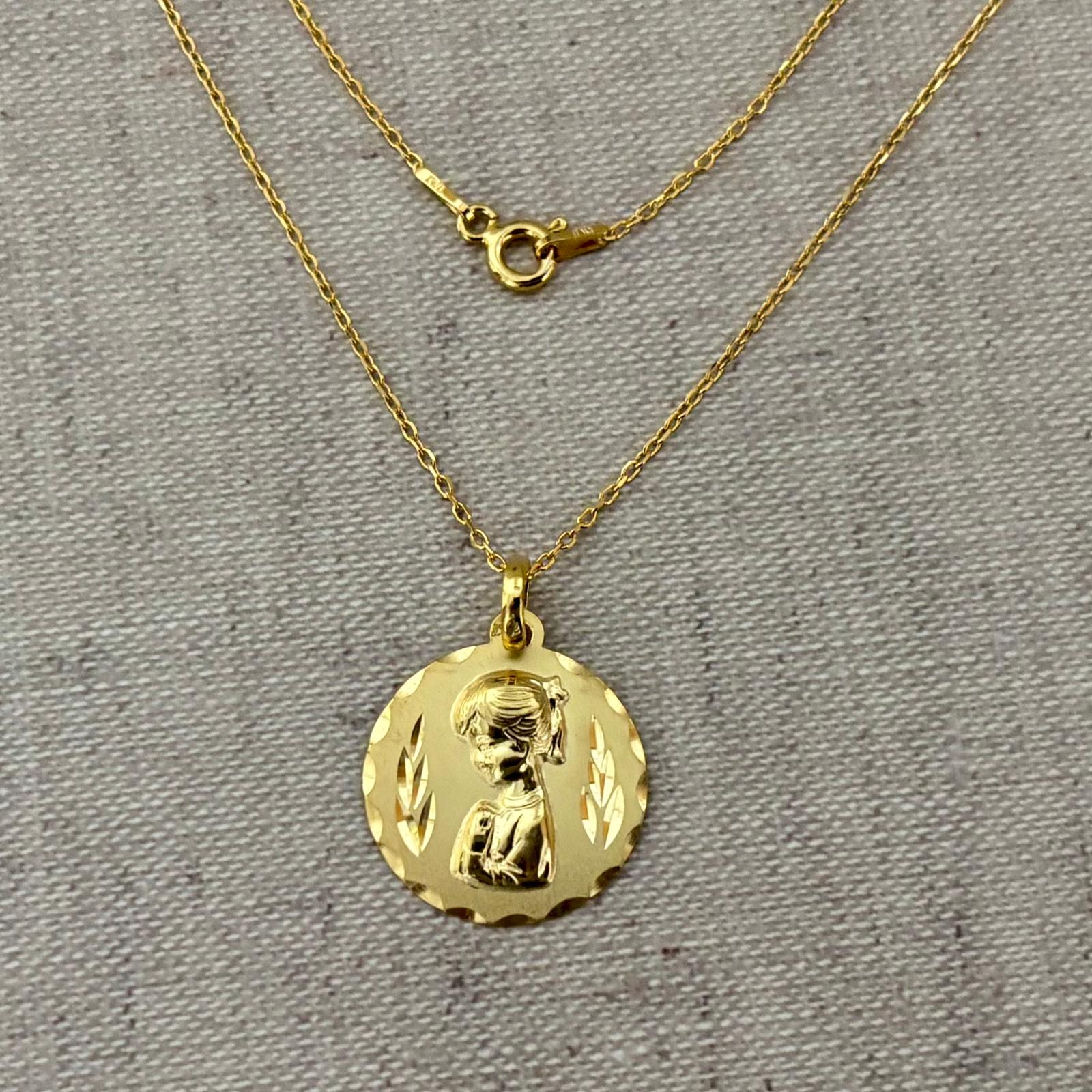 Gargantilla medalla Virgen Niña de Plata chapada en Oro 4