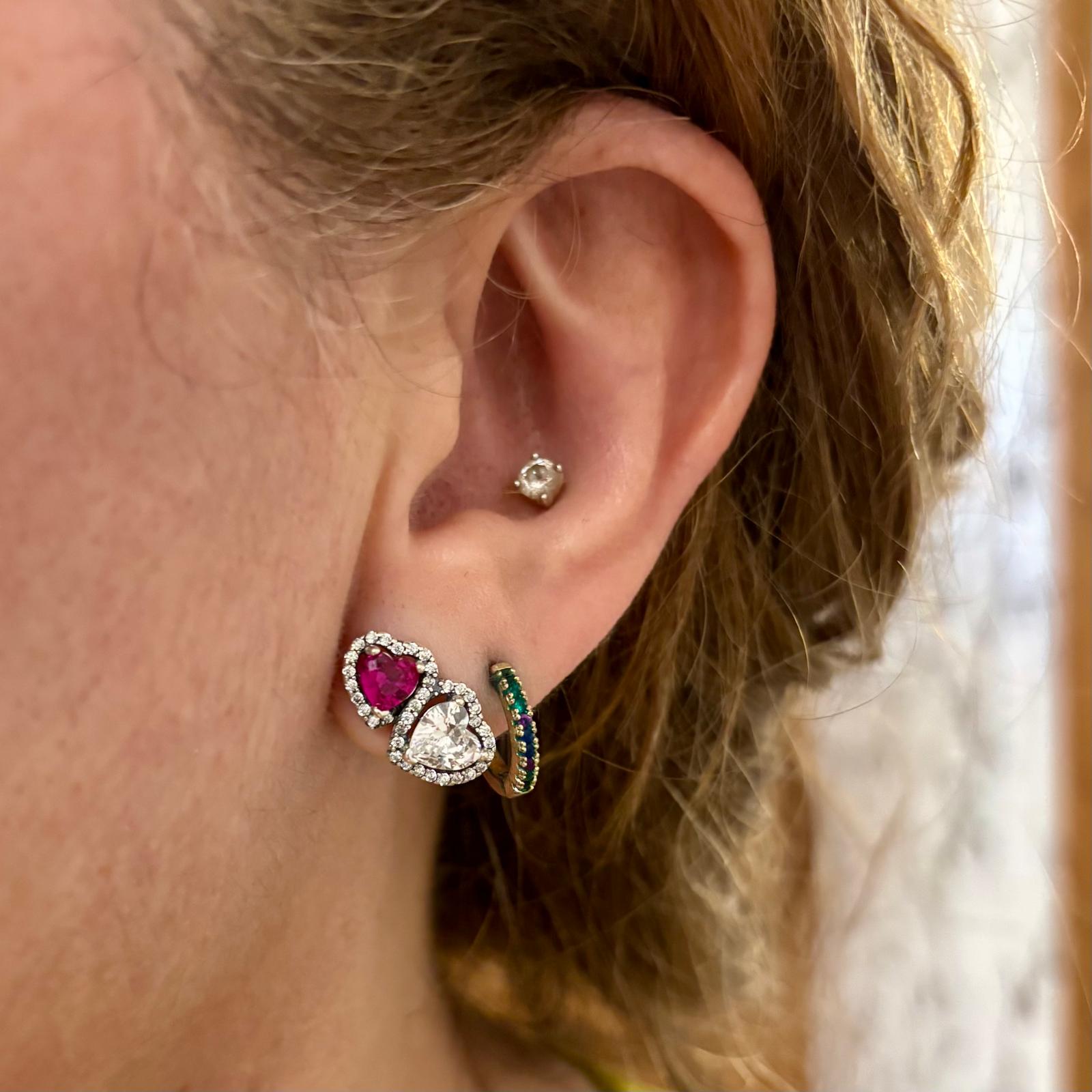 Pendientes Doble Corazón en Plata de Ley 925 con Circonitas Blancas y Rojo Rubí 3