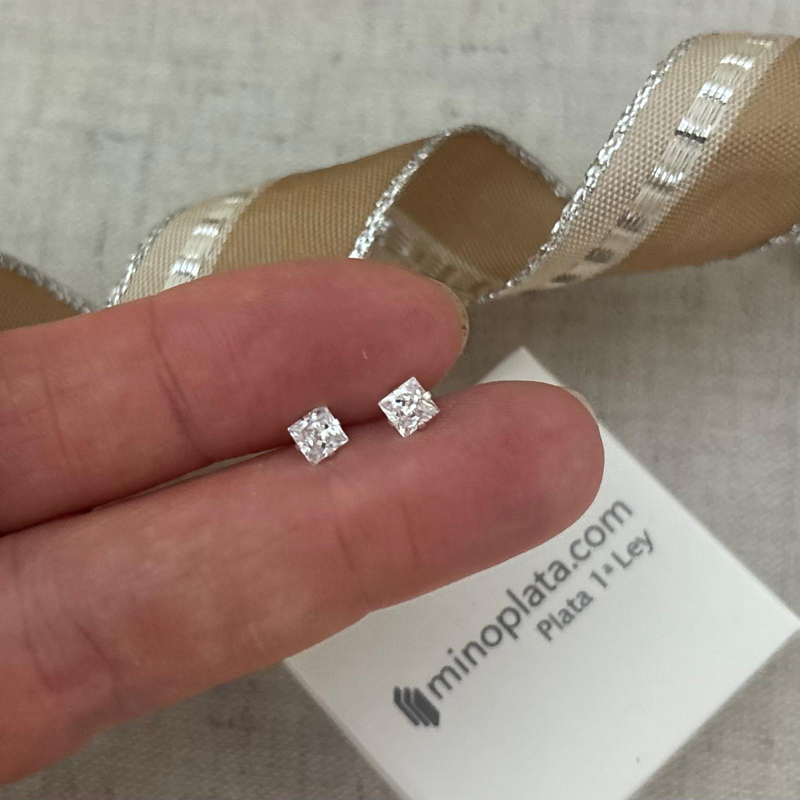 Pendientes circonita cuadrada 4mm en Plata de ley 925