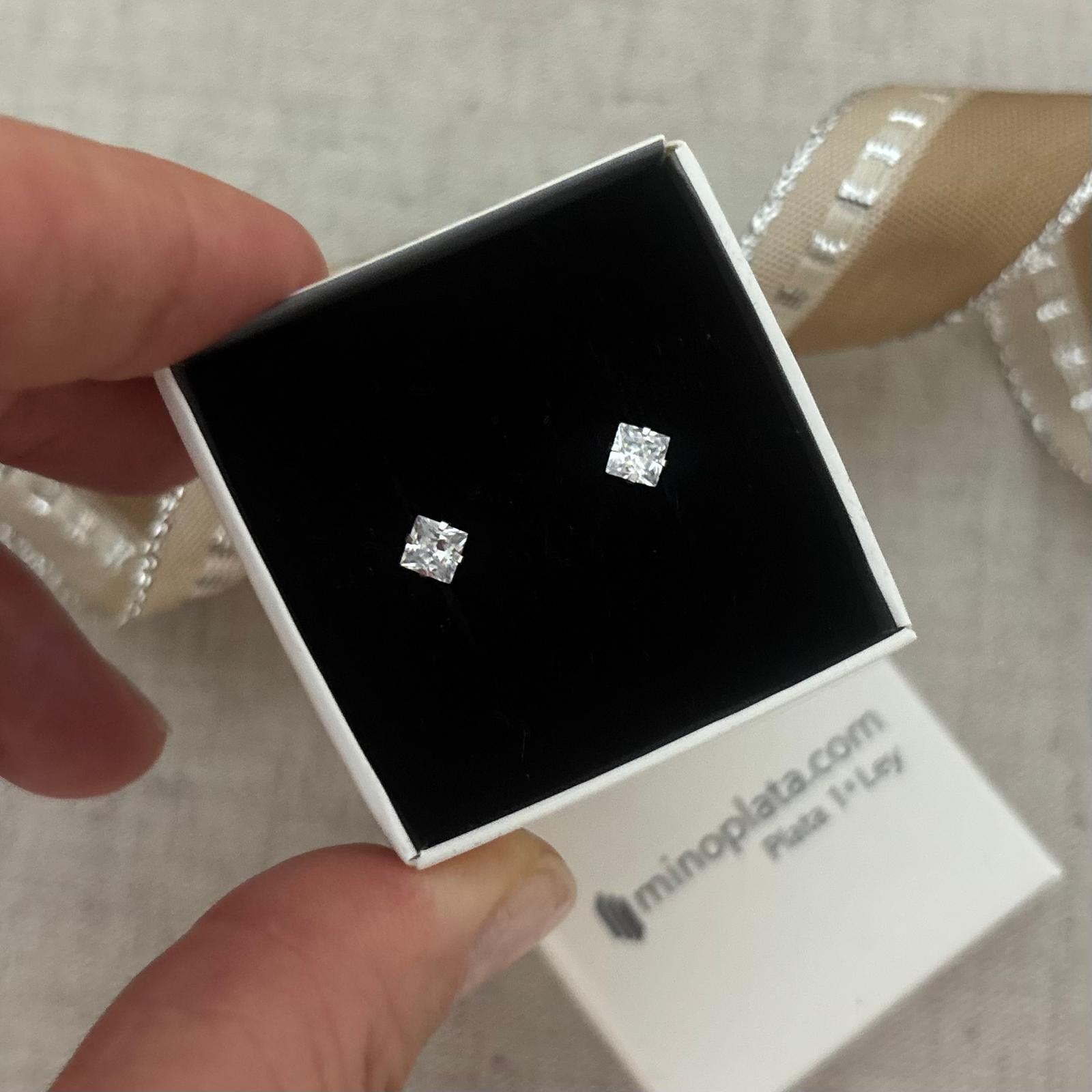 Pendientes circonita cuadrada 4mm en Plata de ley 925 5