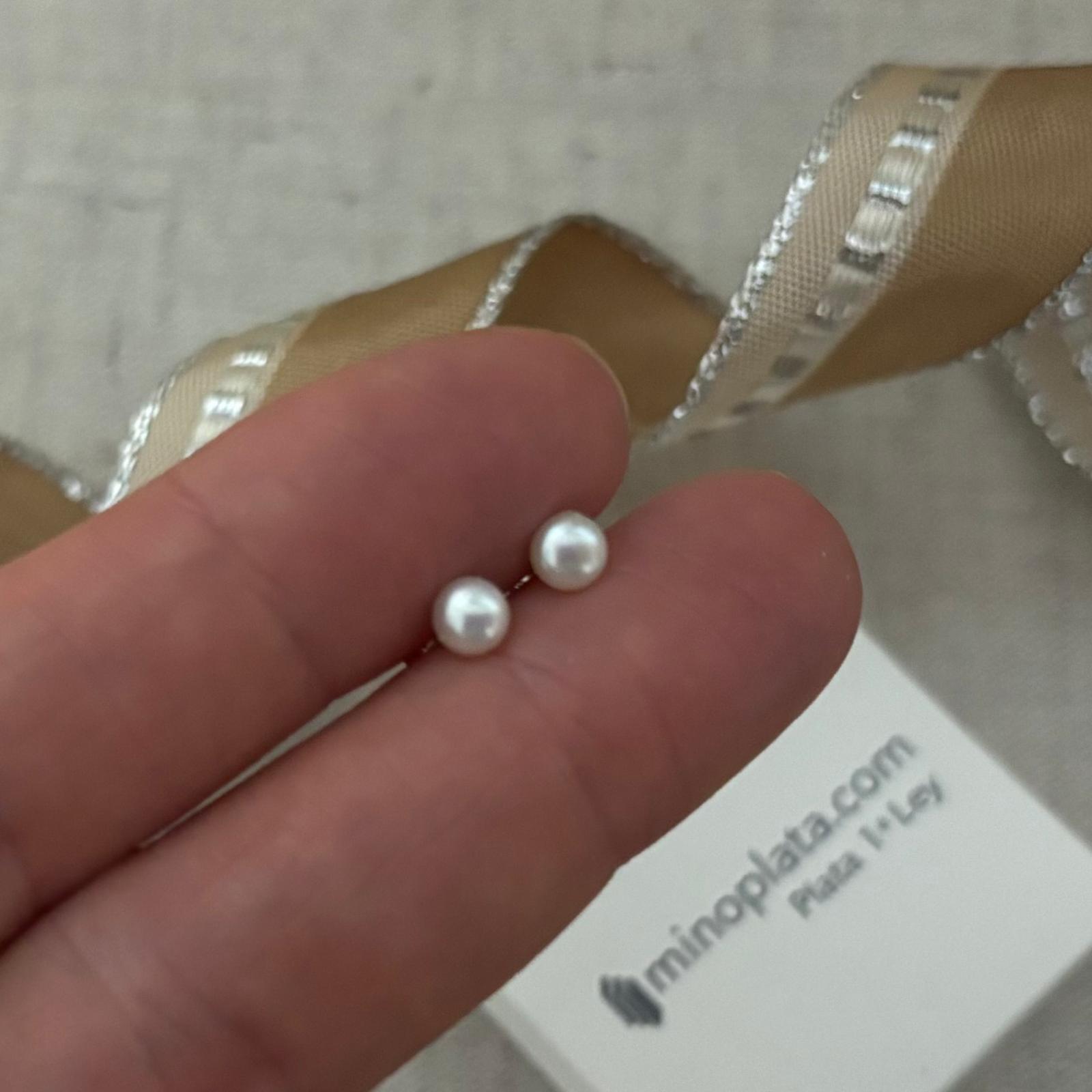 Pendientes Perla botón 4mm en Plata de ley 925