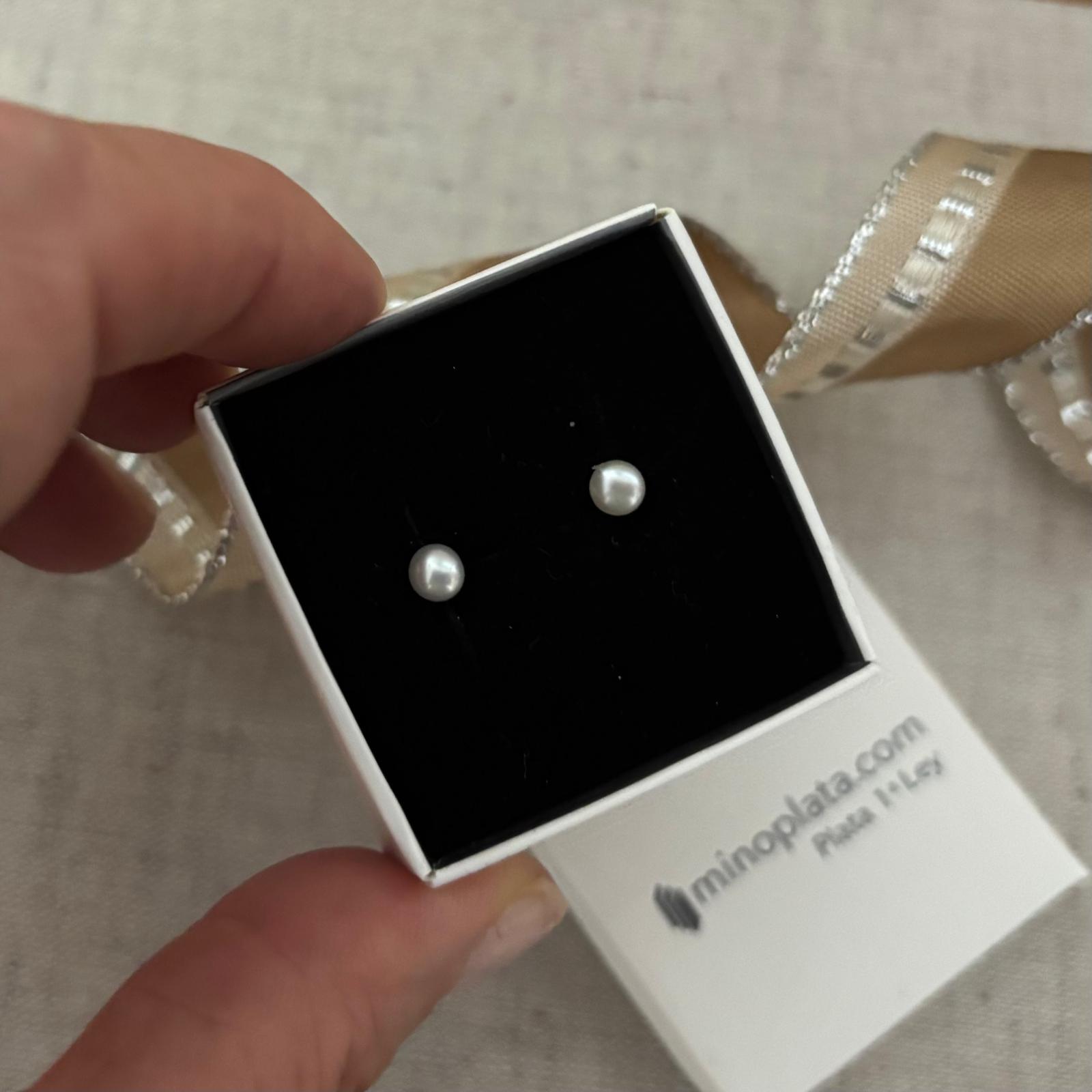 Pendientes Perla botón 4mm en Plata de ley 925 4
