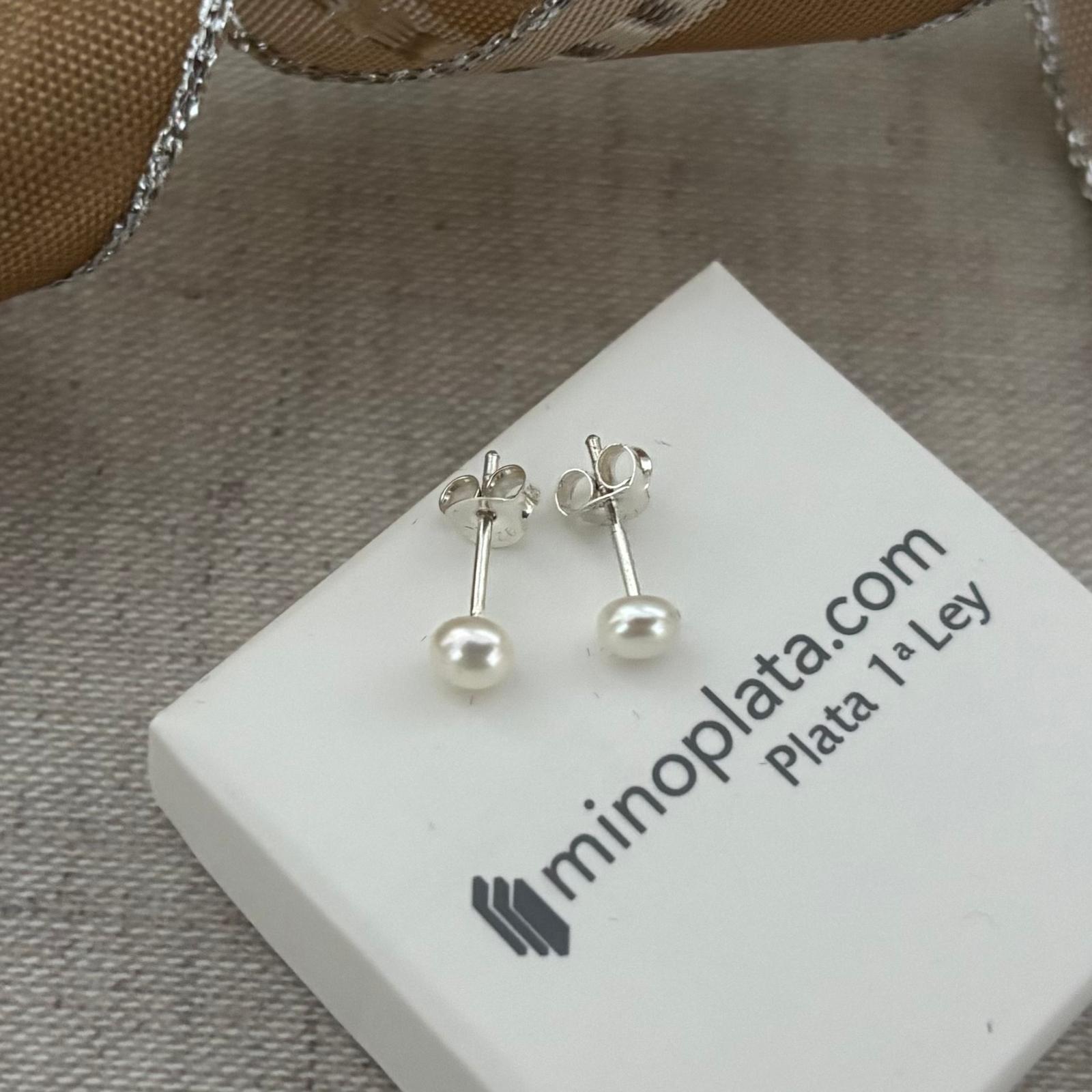 Pendientes Perla botón 4mm en Plata de ley 925 3