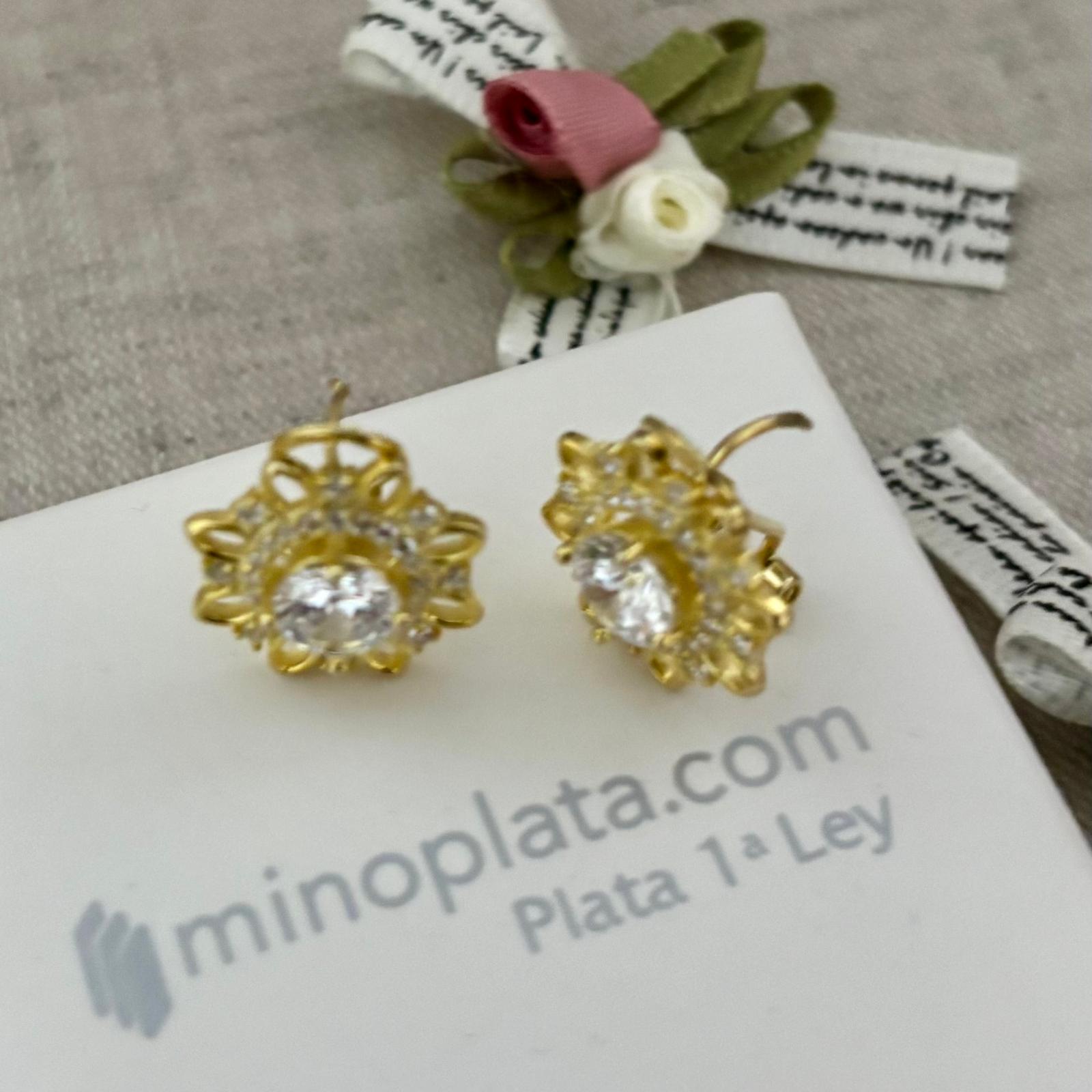 Pendientes flor calada circonita de Plata de ley chapada en Oro cierre omega 5