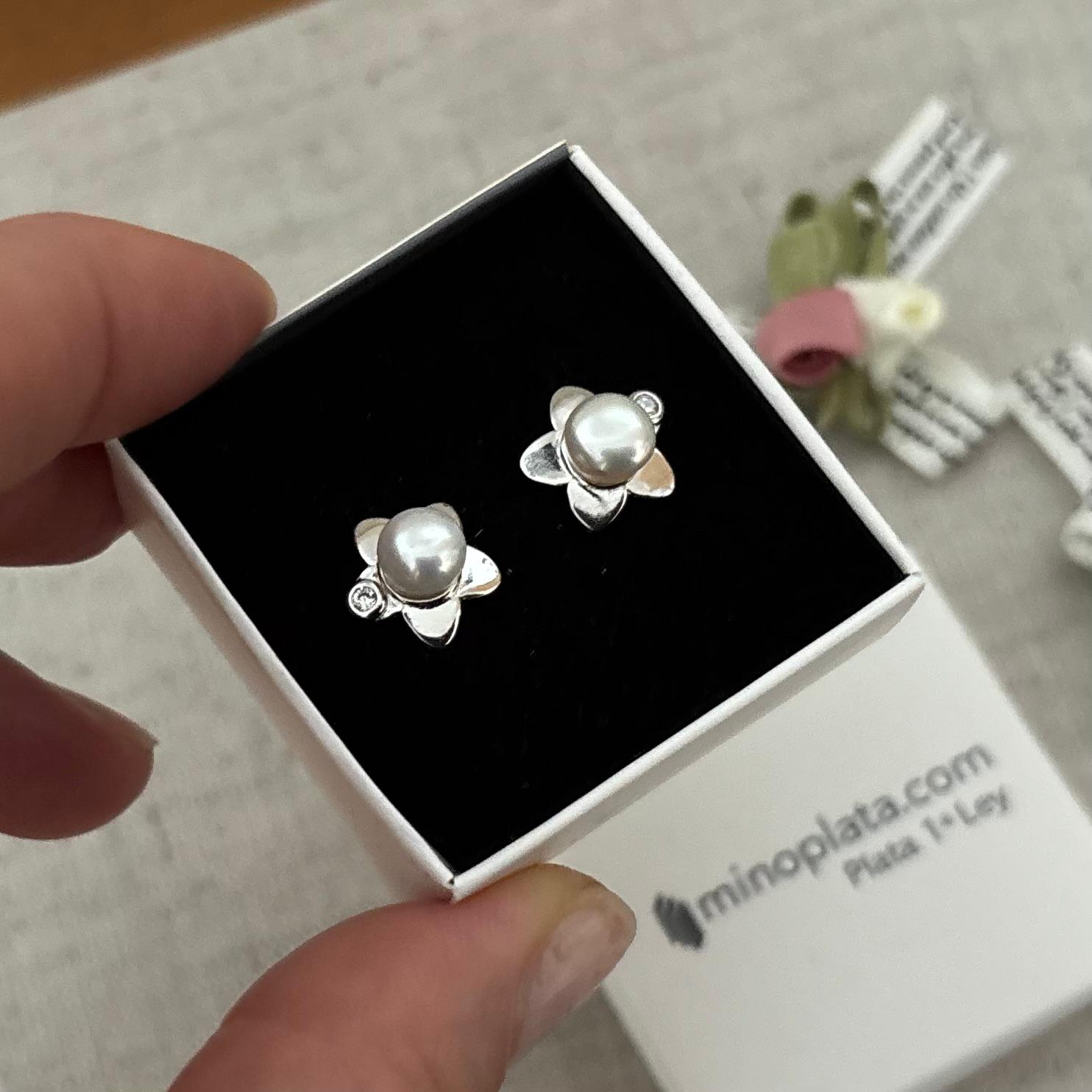 Pendientes flor con Perla cultivada y Circonita cierre rosca bola 3