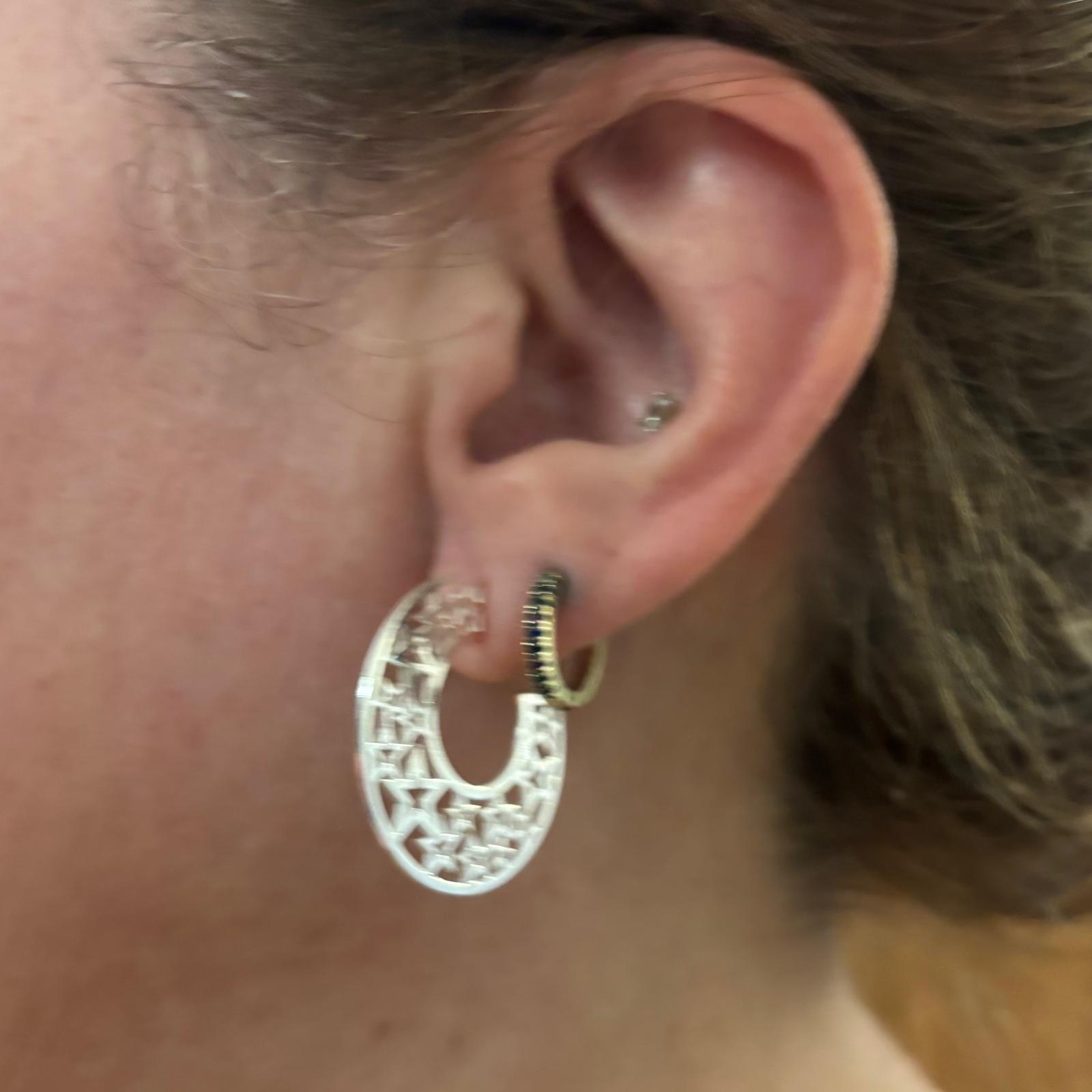 Pendientes aro de Plata de ley con estrellas caladas 28 Mm. 4