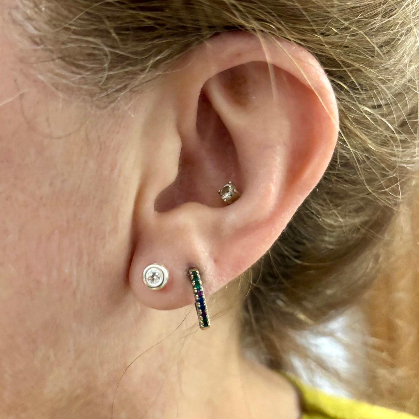 Pendientes infantiles Plata y Circonita 3mm con cierre rosca seguridad 4