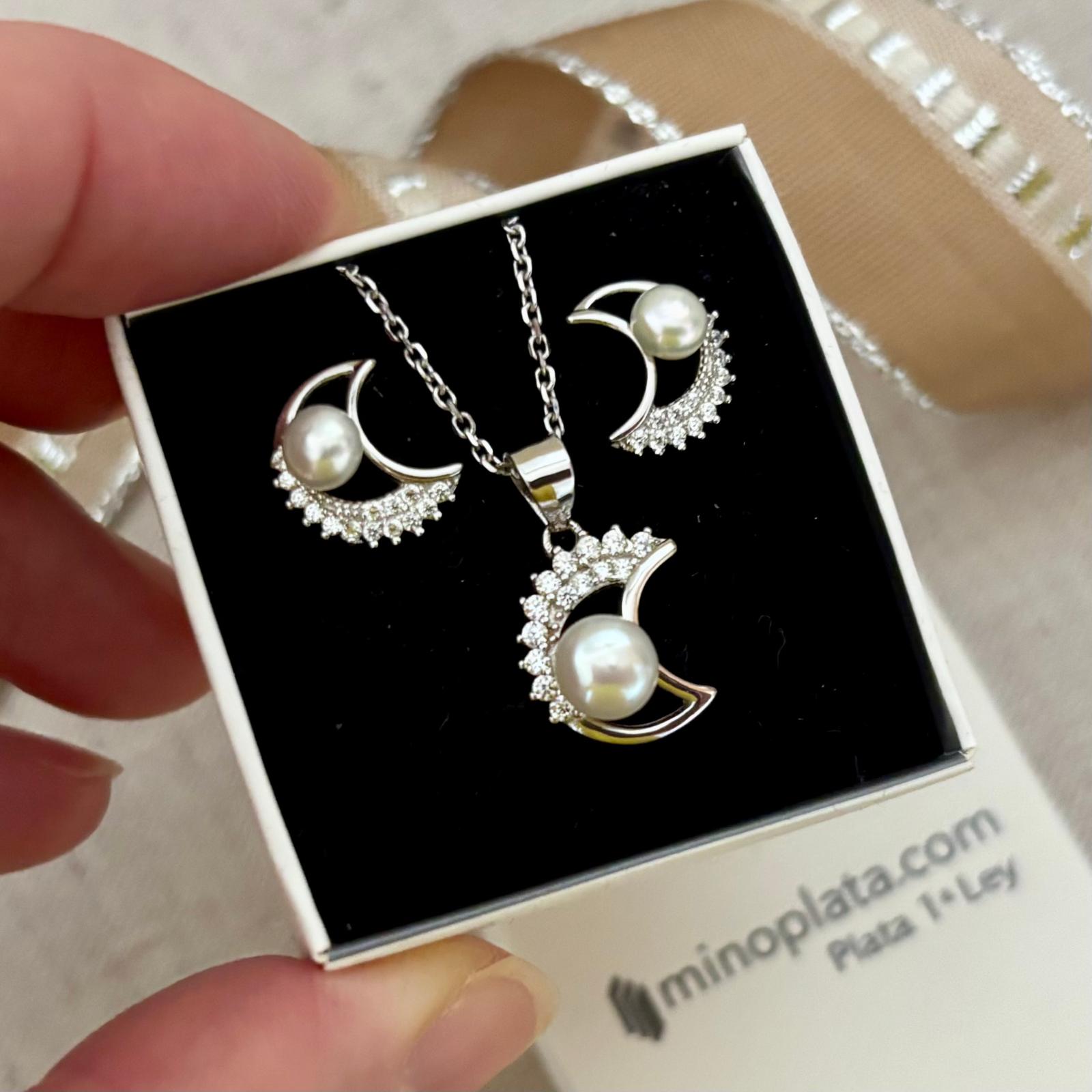 Juego Pendientes y Collar de Plata rodiada con Circonitas y Perlas cultivadas 3