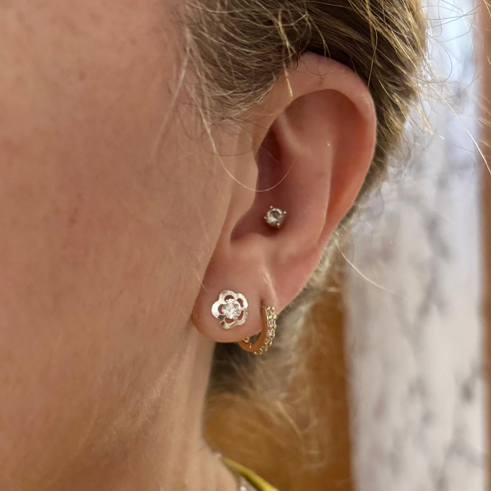 Pendientes flor calada de Plata de ley con Circonita 3