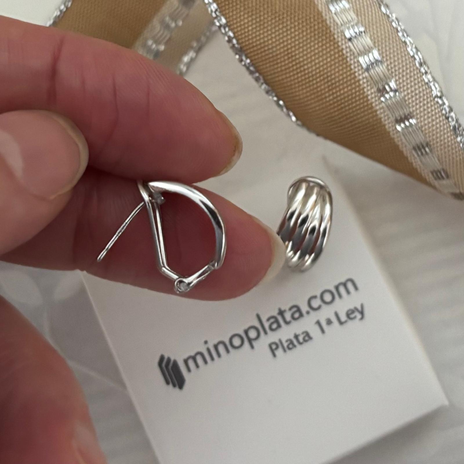 Pendiente bandas de Plata de ley 925 y cierre omega