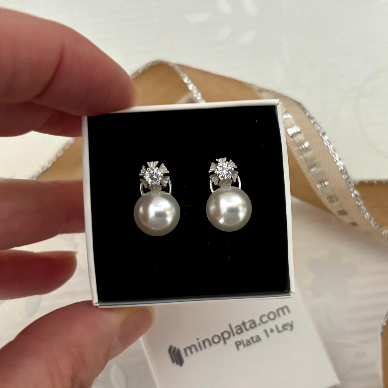 Pendientes media Perla con Circonita y cierre omega en Plata de ley 925 3