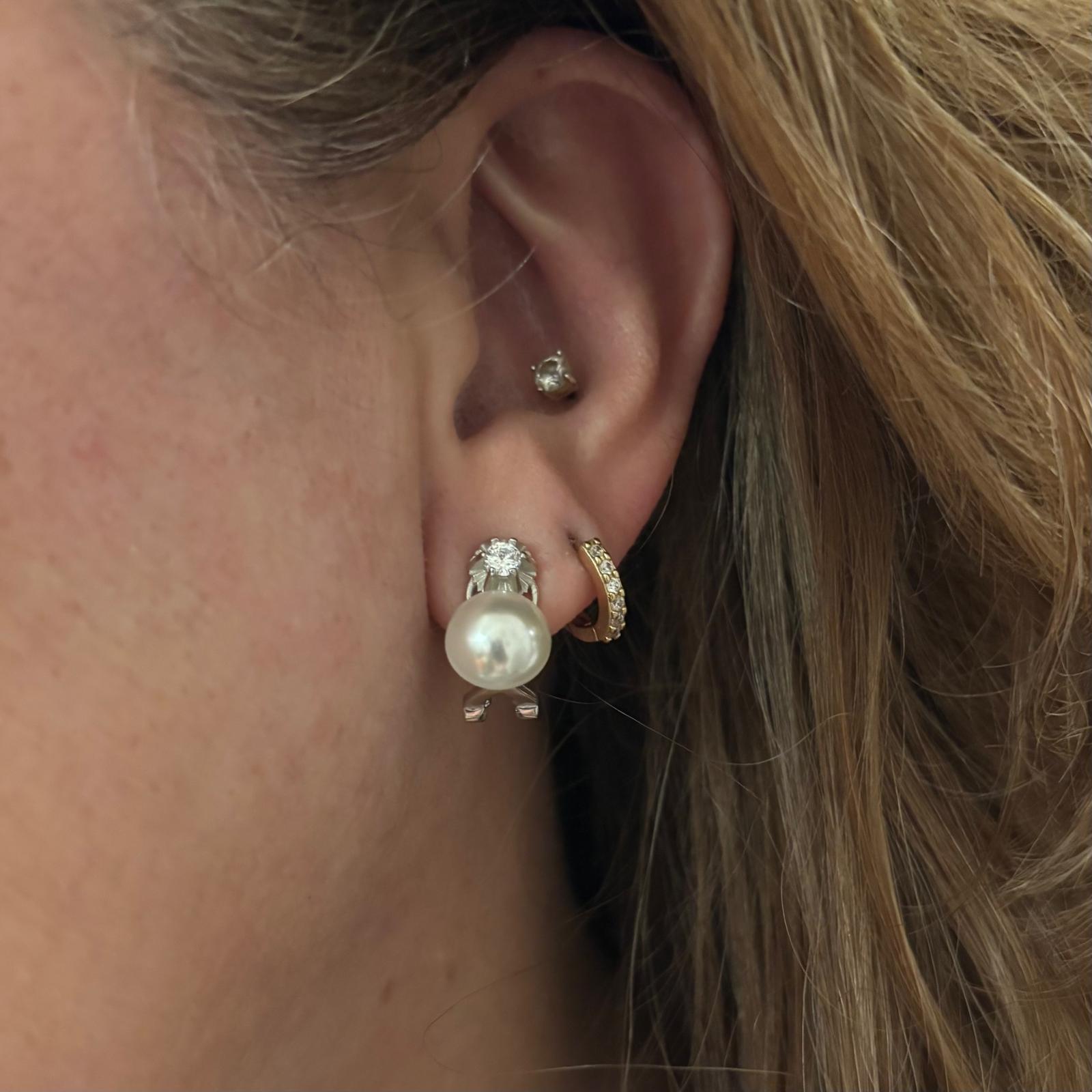 Pendientes media Perla con Circonita y cierre omega en Plata de ley 925 5