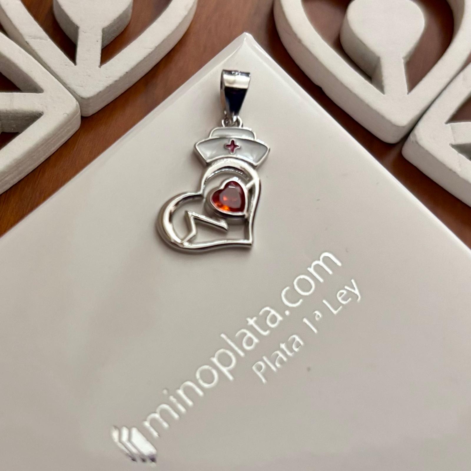 Colgante corazón electro enfermera de Plata de ley con Circonita roja