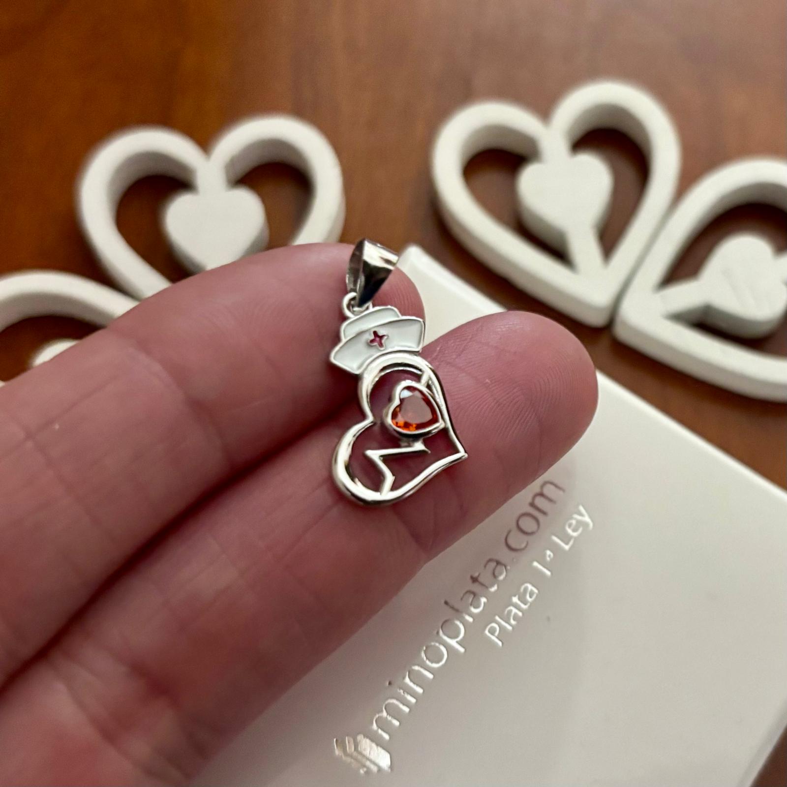 Colgante corazón electro enfermera de Plata de ley con Circonita roja 3