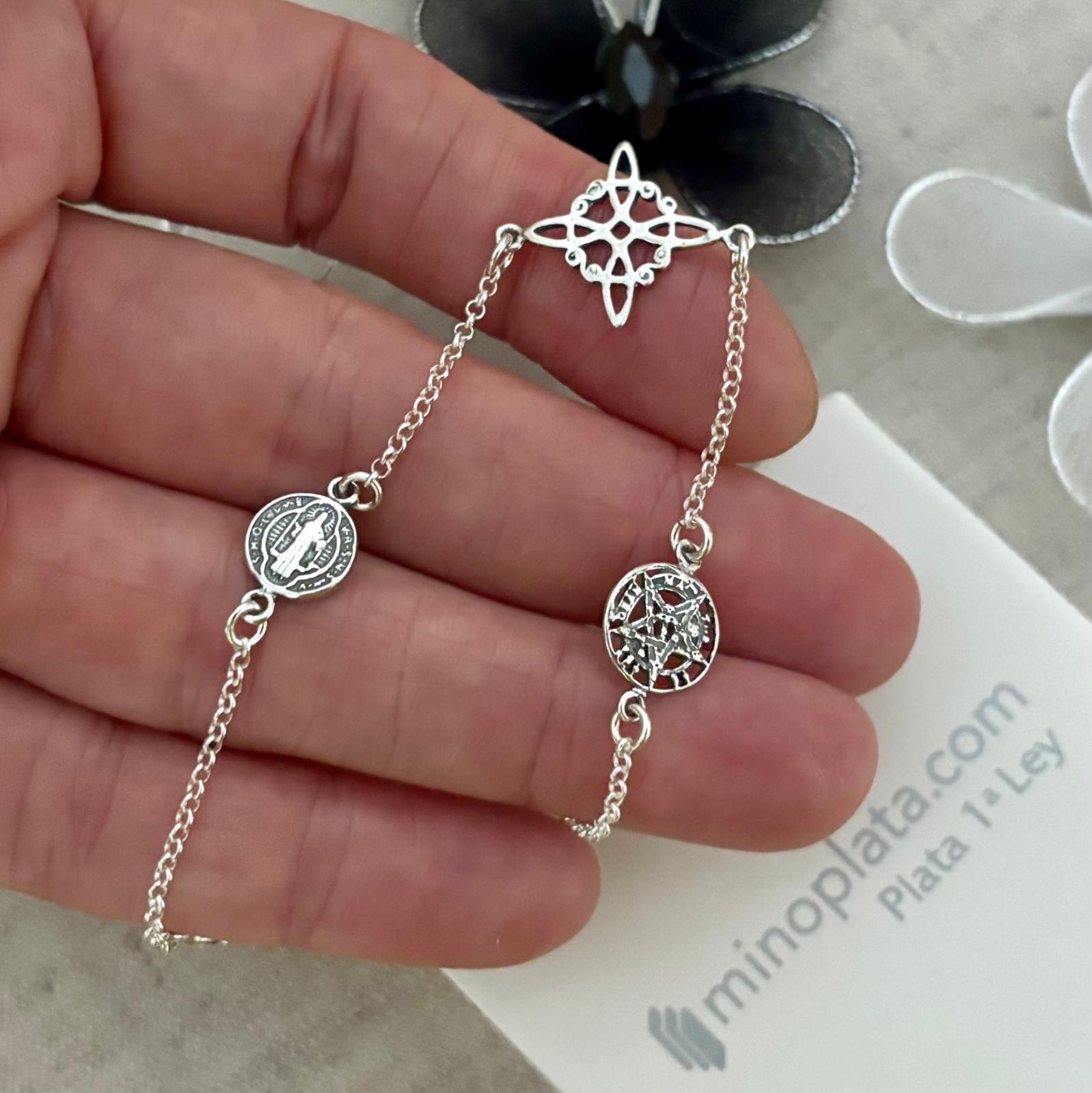Pulsera de Plata nudo de bruja medalla San Benito y tetragramaton 4