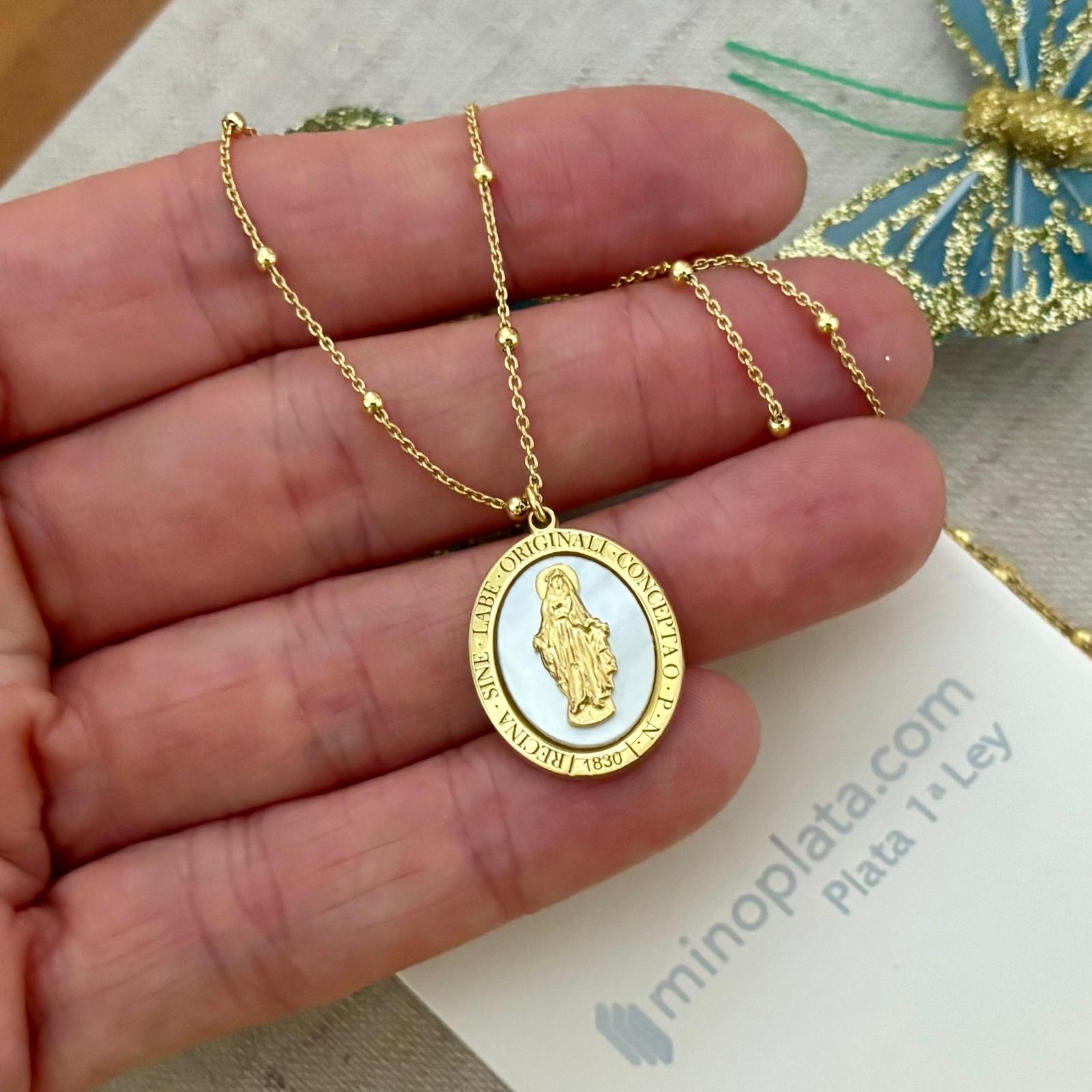 Gargantilla Virgen Milagrosa Nácar en Plata de ley chapada en Oro cadena bolitas