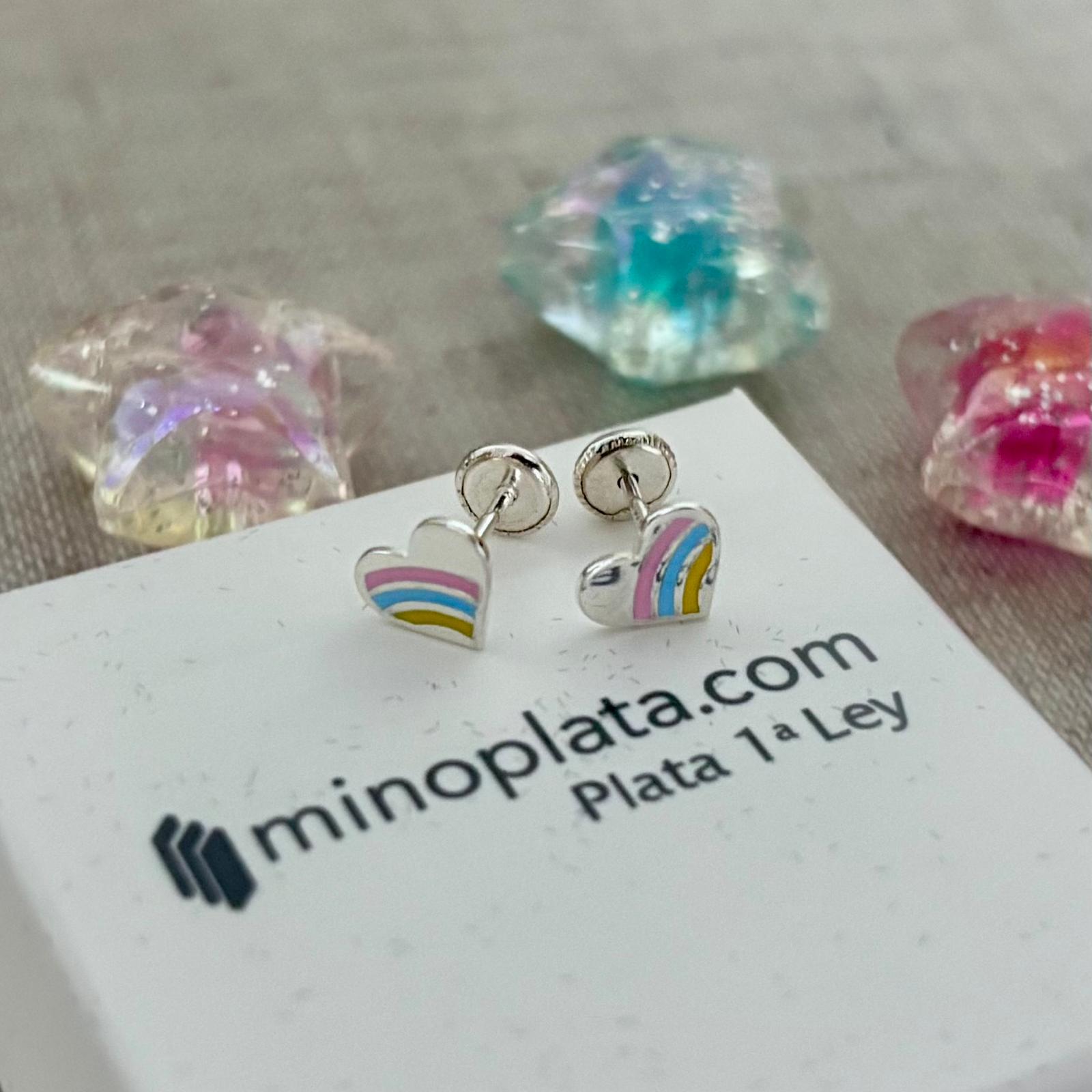 Pendientes infantiles corazón de Plata de ley 925 con esmalte tricolor y cierre rosca seguridad
