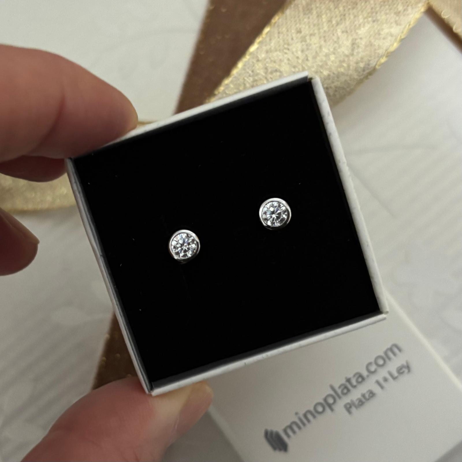 Pendientes Punto de Luz en Plata de Ley 925 con Circonita en Chatón 4mm 3
