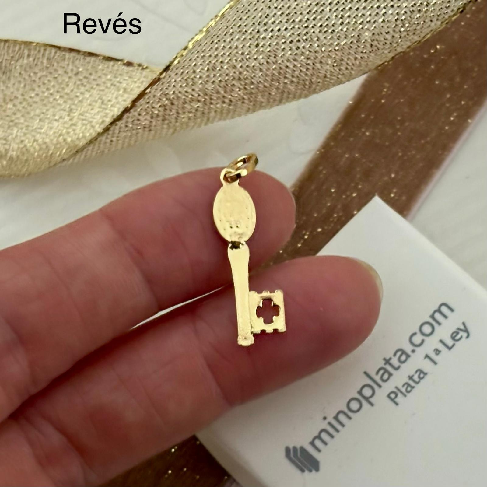 Colgante llave Virgen Milagrosa 6x24mm de Plata chapada en Oro 3