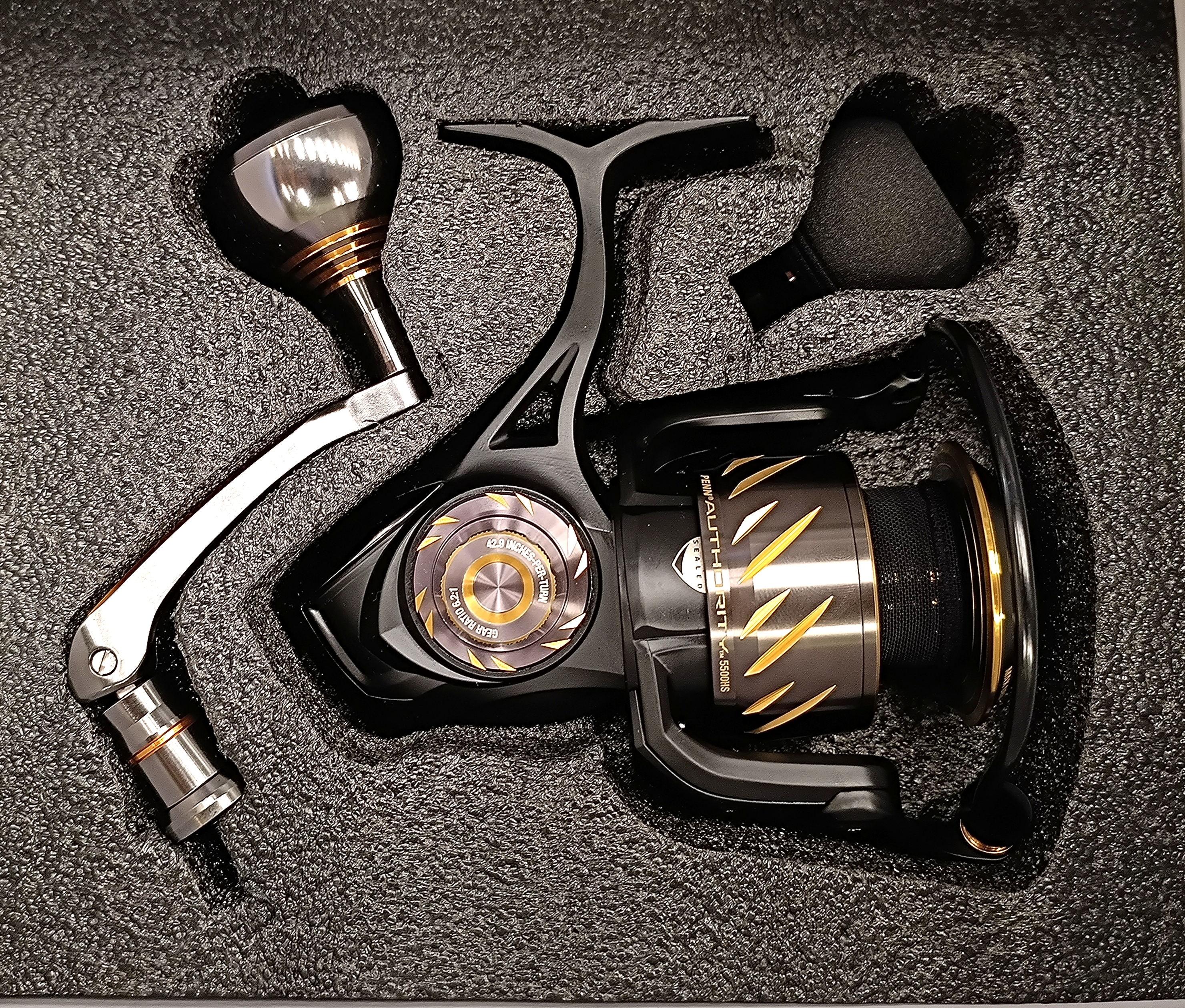 CARRETE PENN AUTHORITY 5500 HS SPIN REEL BOX 3