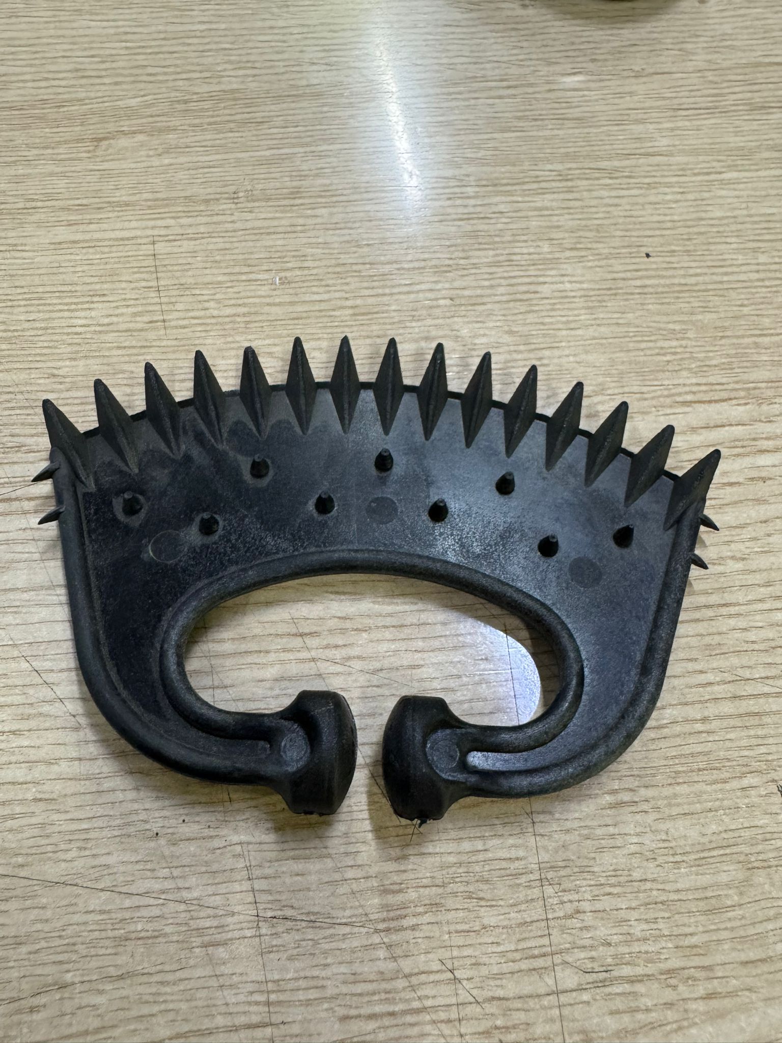 ANTITETA DE PLÁSTICO PRETO