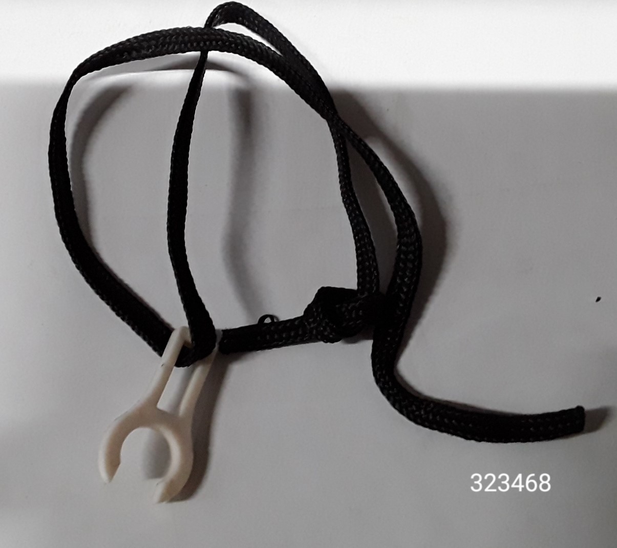 PLASTI.HOOK W/STRING FOR SHARPSHOCK
