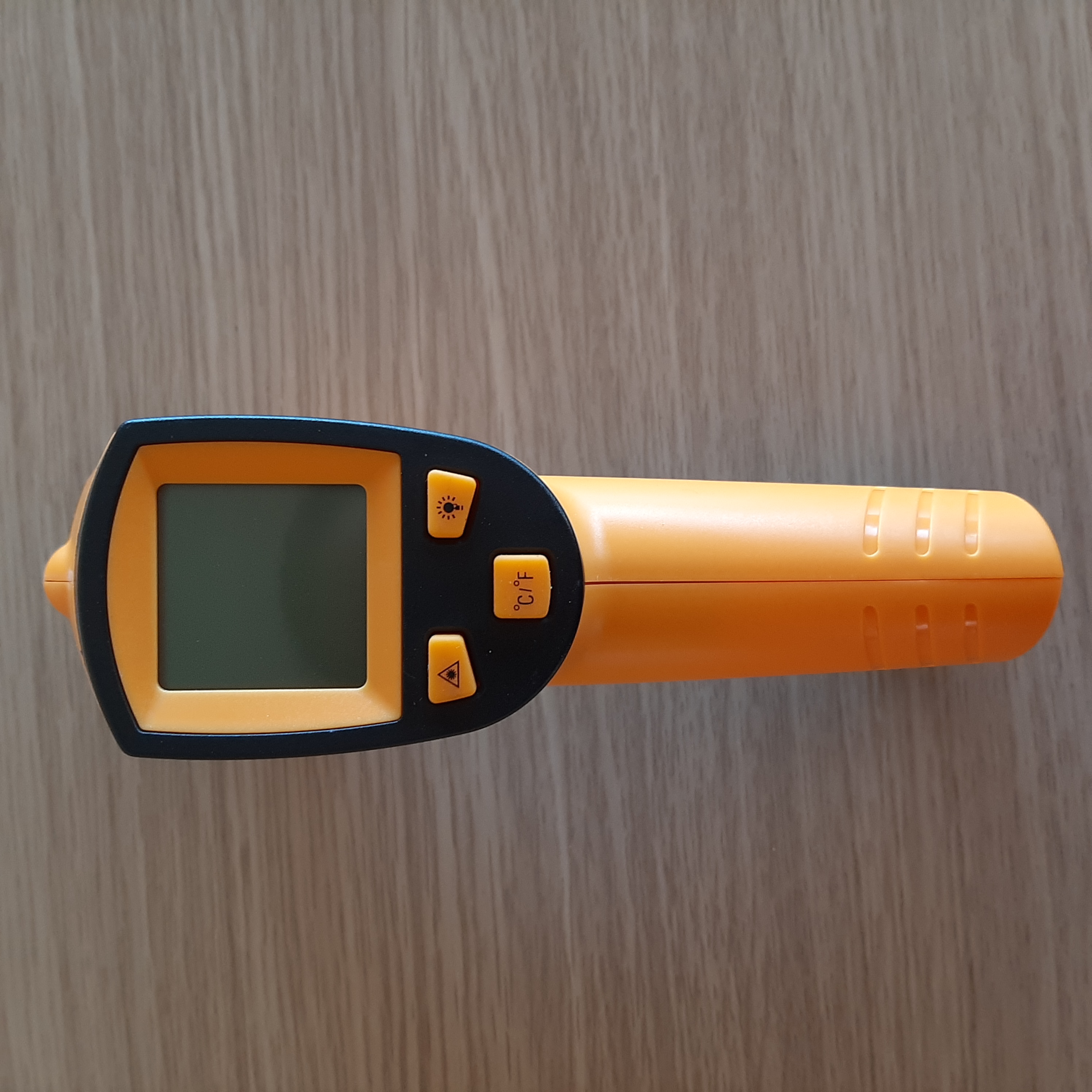 TERMÓMETRO DE SUPERFÍCIE A LASER 1