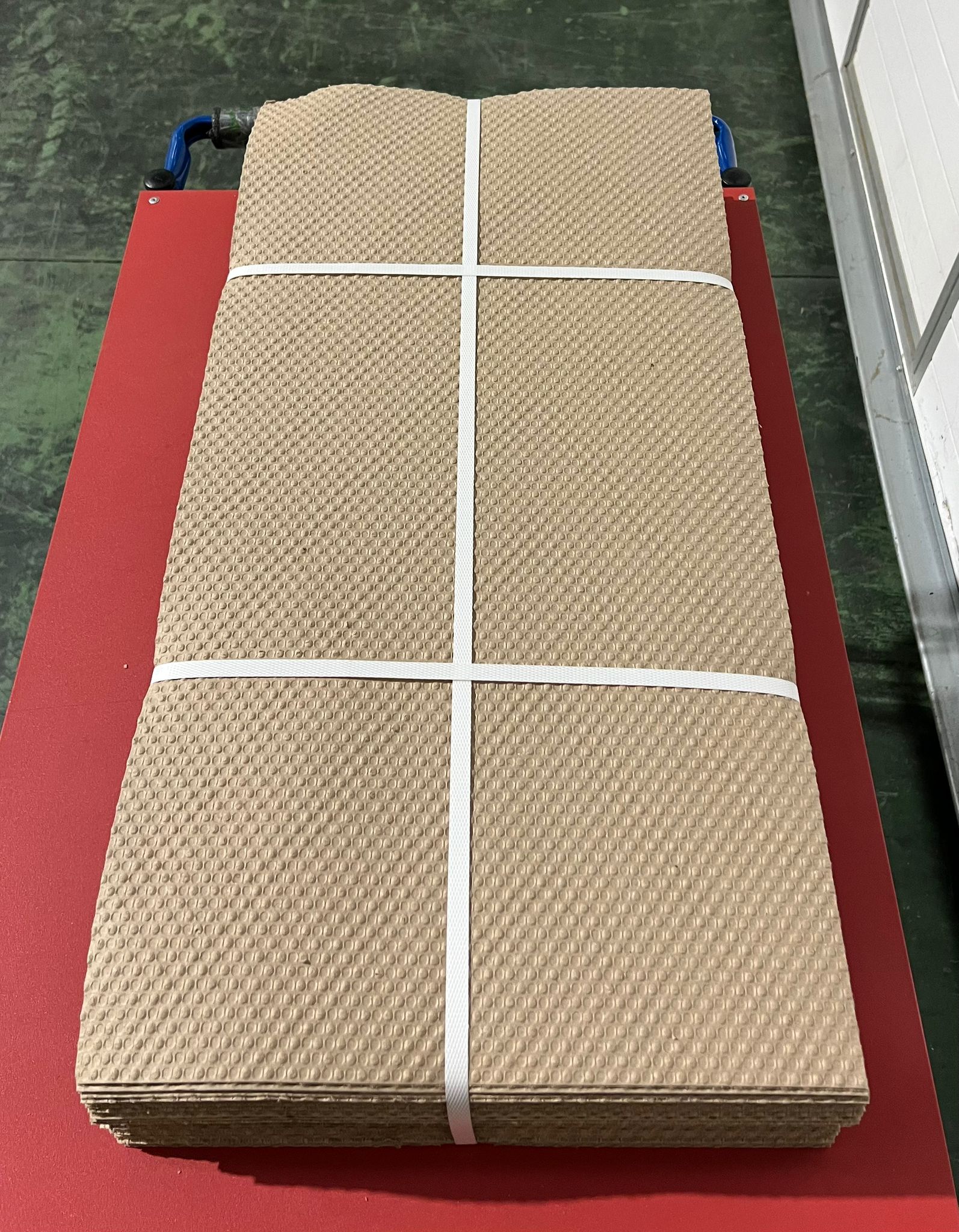 DELIVERY PAPER 400 GR. 40x80 CM. 100 SHEETS 2
