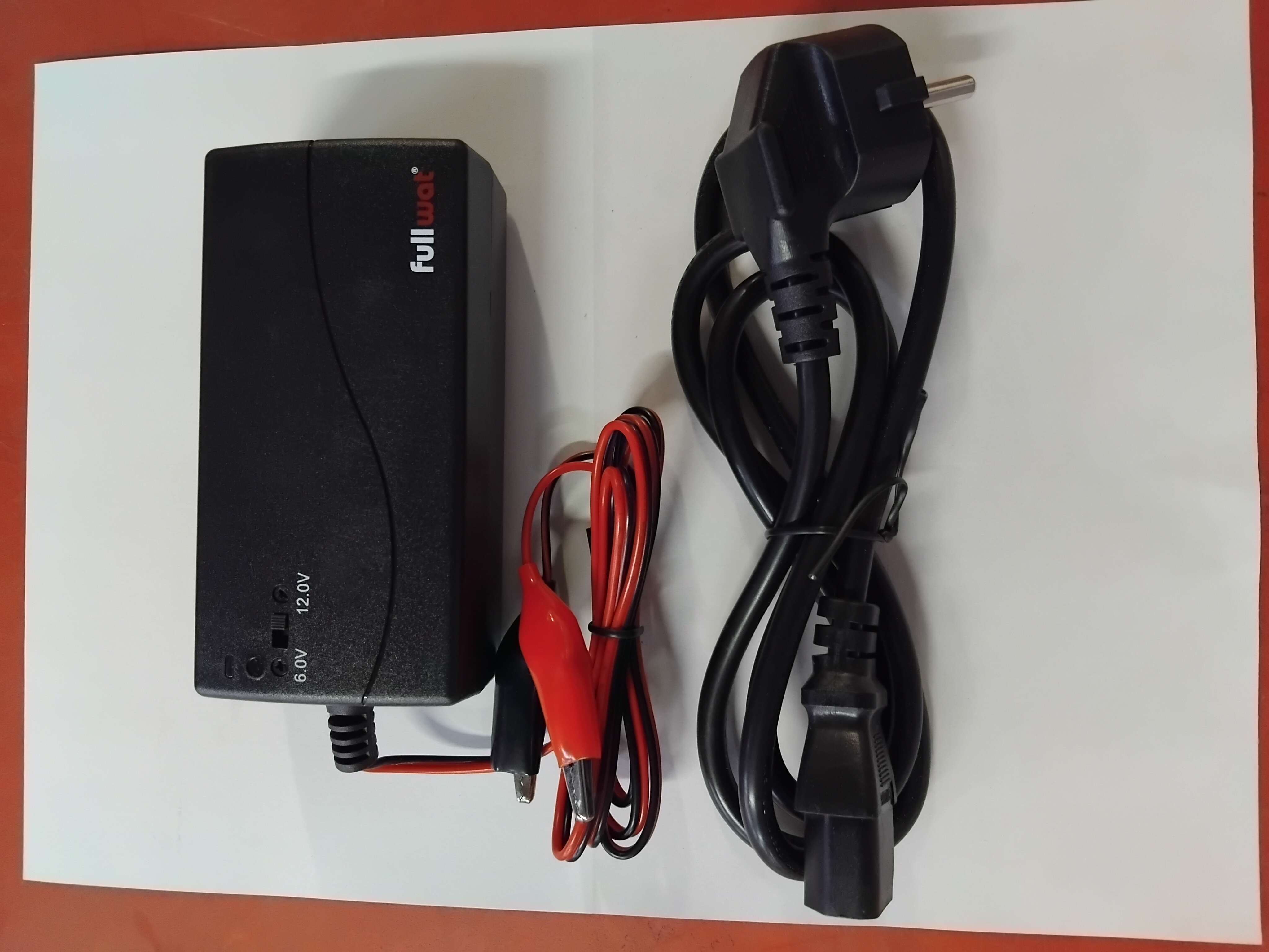 CARREGADOR-2 12V 3A. PARA BATERIA À PROVA DE ÁGUA >26 A