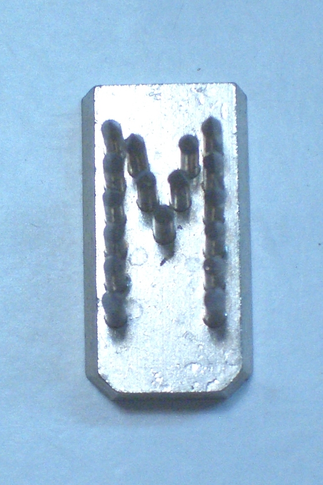 Letra "M" DE 10 mm.