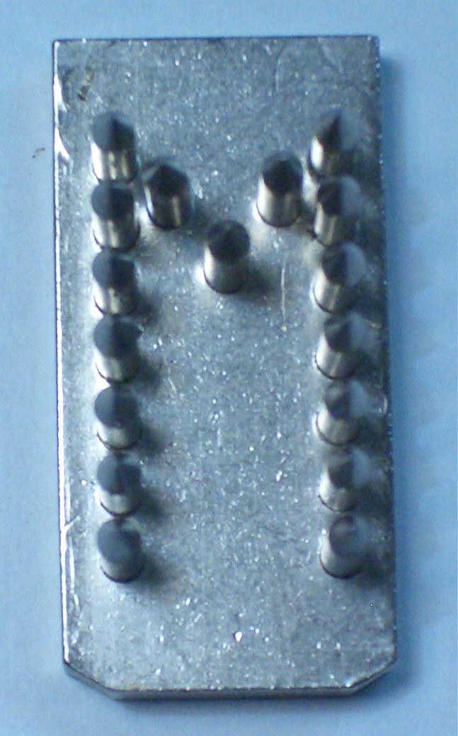 Letra "M" DE 30 mm.