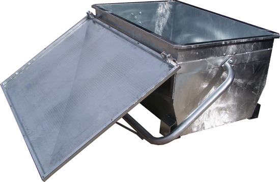 CONTENTOR COM CARROÇARIA GALVANIZADA DE 1500 LITROS 1