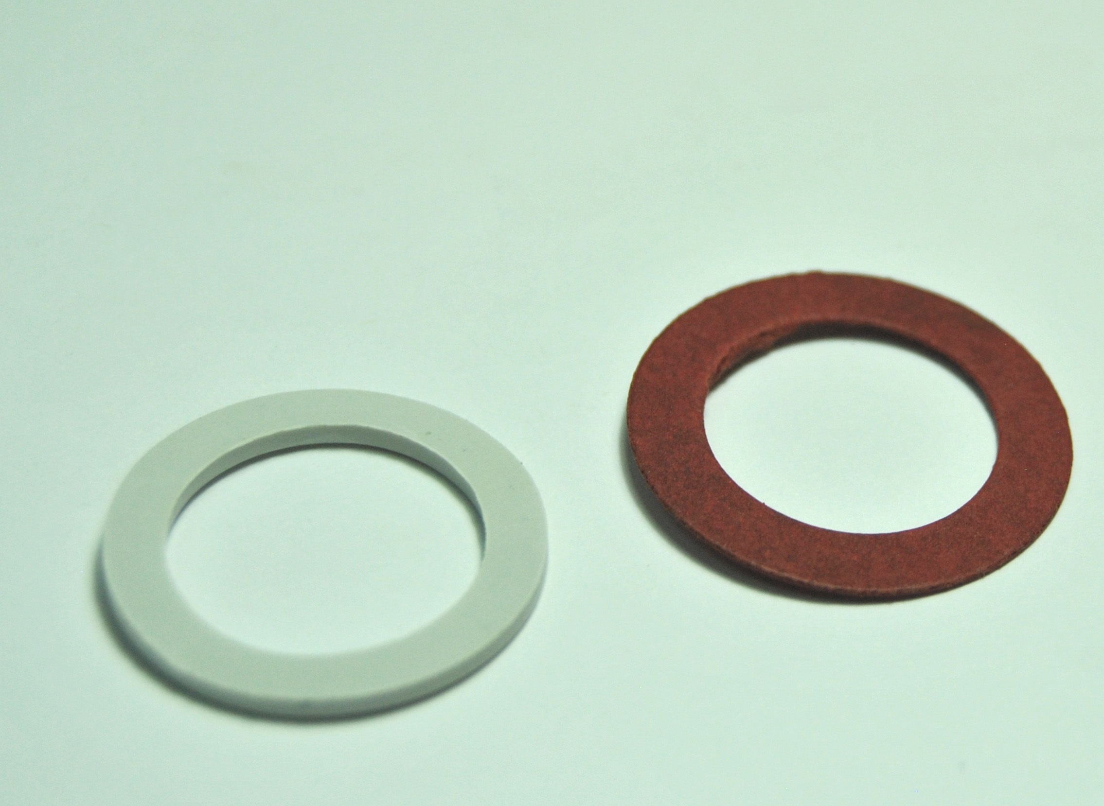 CONJUNTO DE VEDANTE E ÊMBOLO PARA ROUX 30 - 50 ML. 1