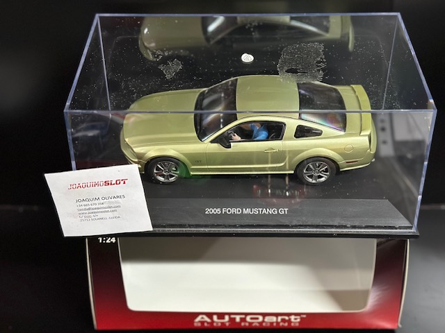 Autoart 1/24 14001 Ford Mustang GT 2005