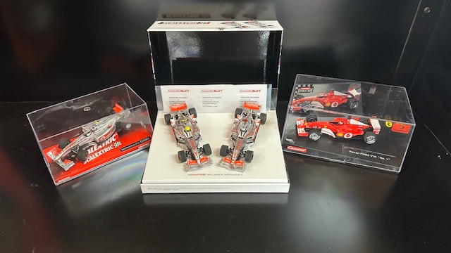 OFERTON 4 F1 coches Carrera & Scalextric