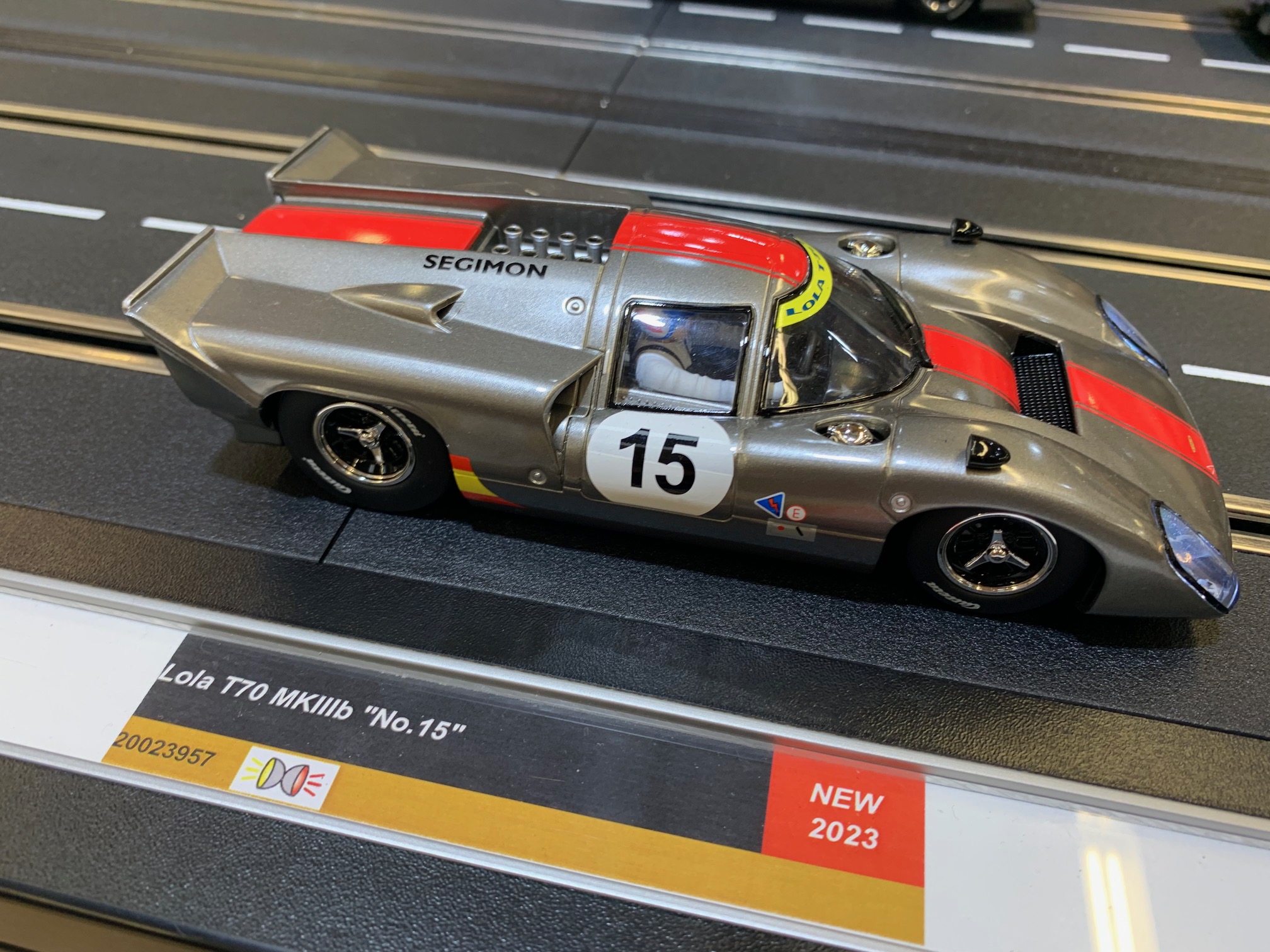 Carrera DIGITAL 124 23957 Lola T70 MKIIIb No.15