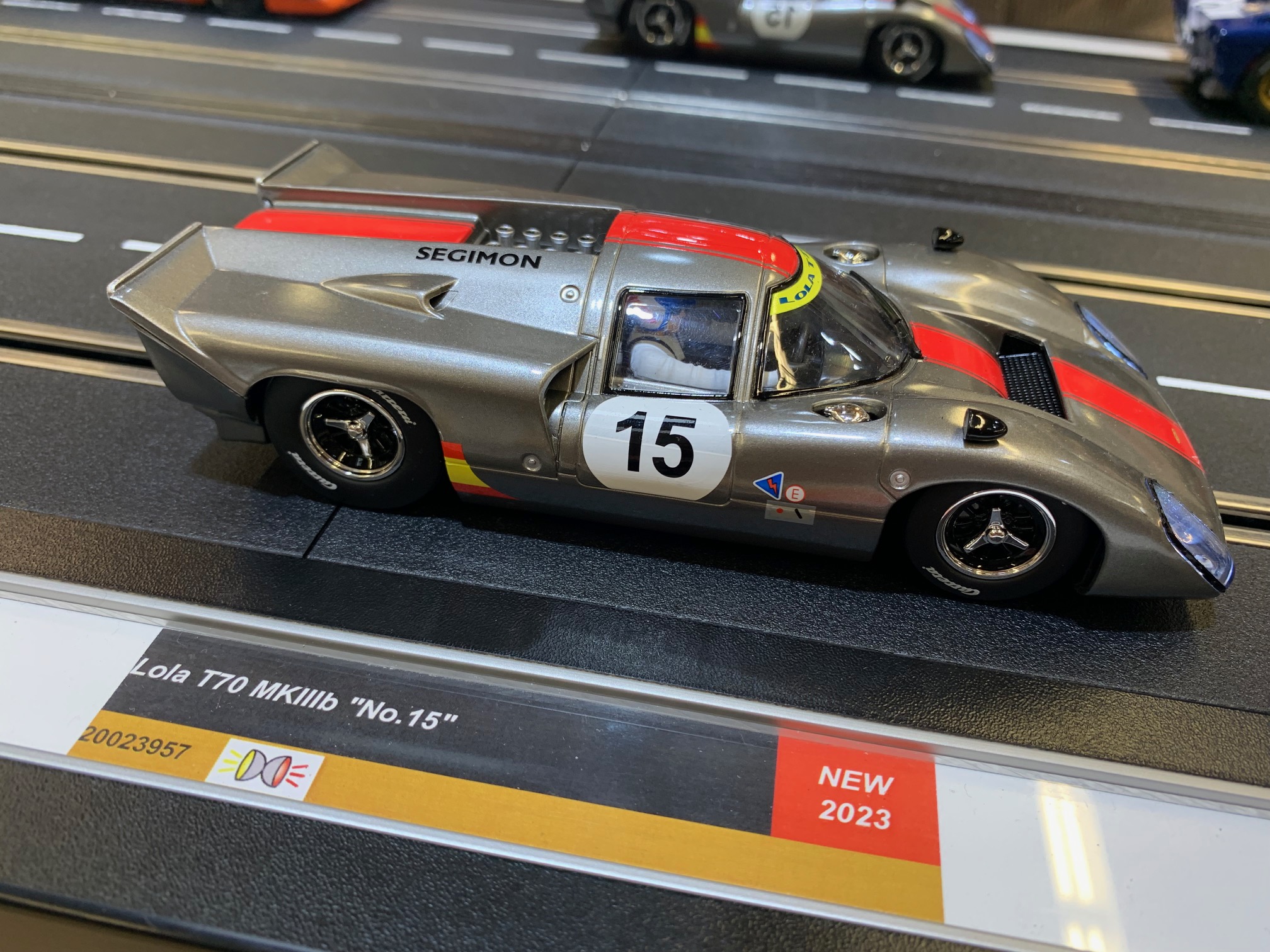 Carrera DIGITAL 124 23957 Lola T70 MKIIIb No.15