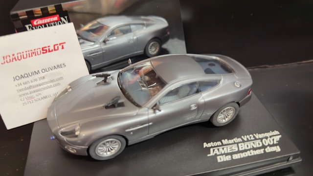 Carrera Evolution 25467 Aston Martin V12 James Bond 007