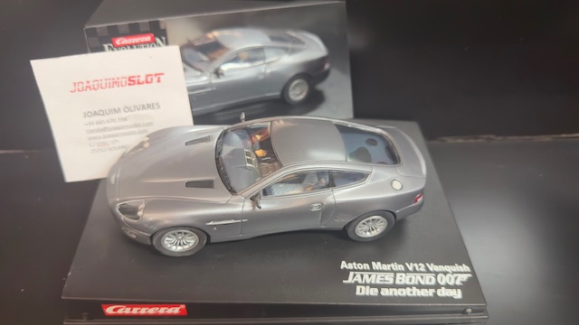Carrera Evolution 25701 Aston Martin V12 James Bond 007