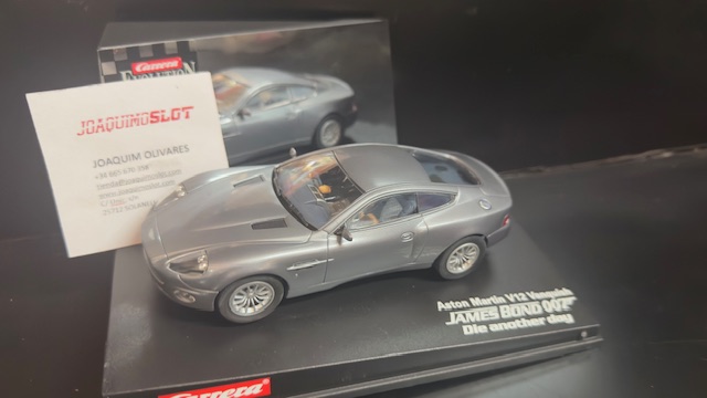 Carrera Evolution 25701 Aston Martin V12 James Bond 007