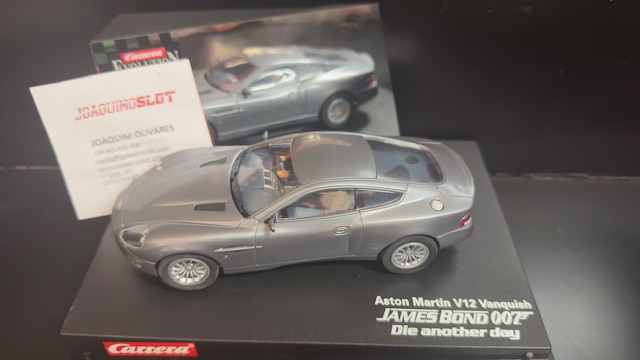 Carrera Evolution 25701 Aston Martin V12 James Bond 007
