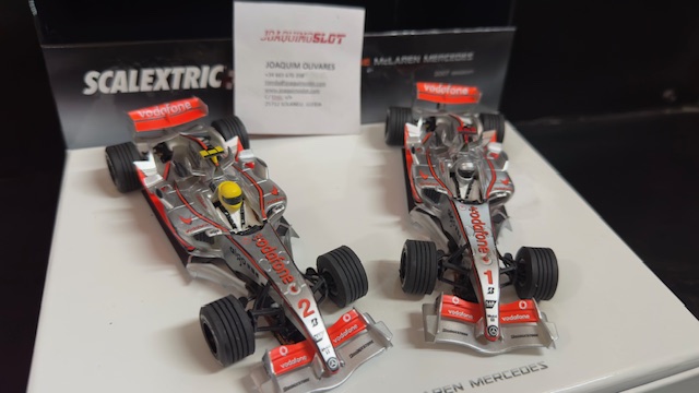 Scalextric 6325 Pack 2 F1 Mercedes McLaren Vodafone