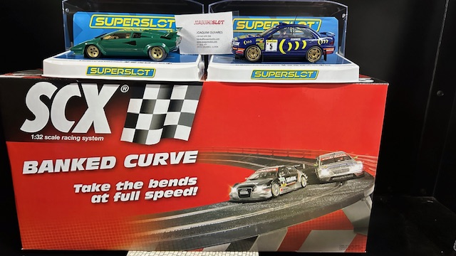 Pack Scalextric Curva Peraltada + 2 coches Lamborghini +Subaru