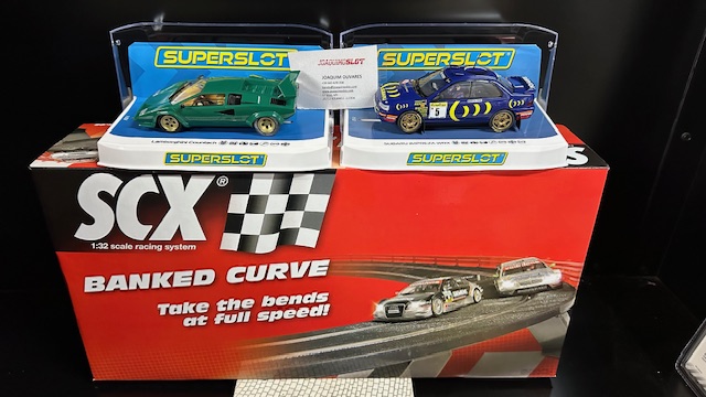 Pack Scalextric Curva Peraltada + 2 coches Lamborghini +Subaru