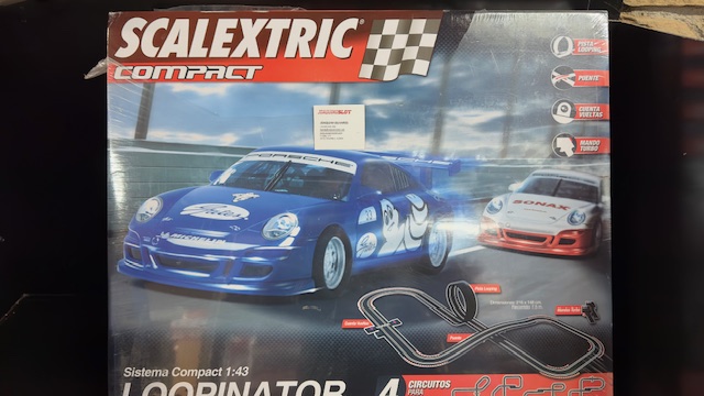 Scalextric compact C10163X500 circuito Loopinator