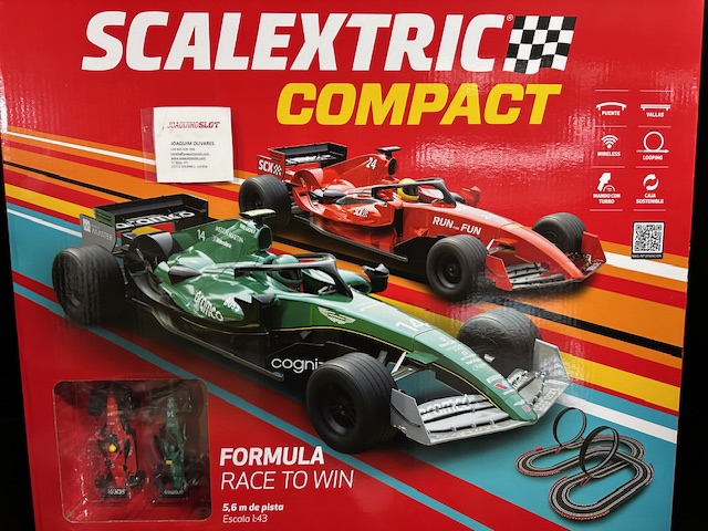 Scalextric compact C10510S500 Formula Race to Win