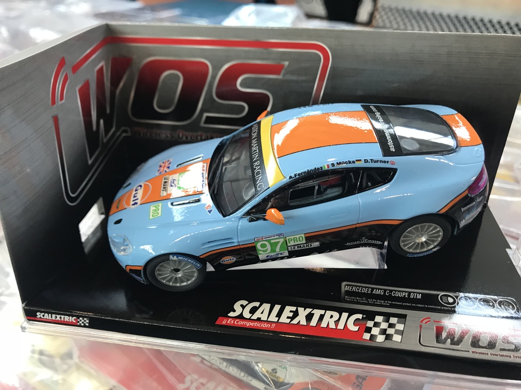 exclusivo aston martin v8 vantage  scalextric wos 