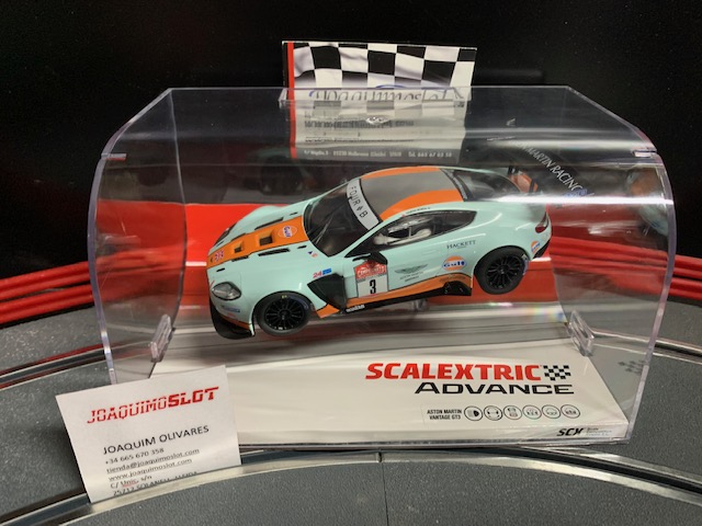 Scalextric Advance E10428S300 Aston Martin Vantage